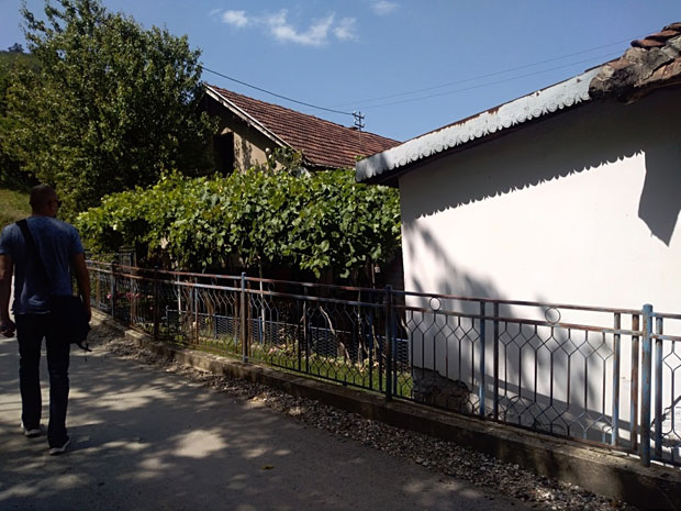 НОВИ ДЕТАЉИ ХОРОРА КОД РИБАРСКЕ БАЊЕ: Примио дечака у кућу, а он га убио пушком?